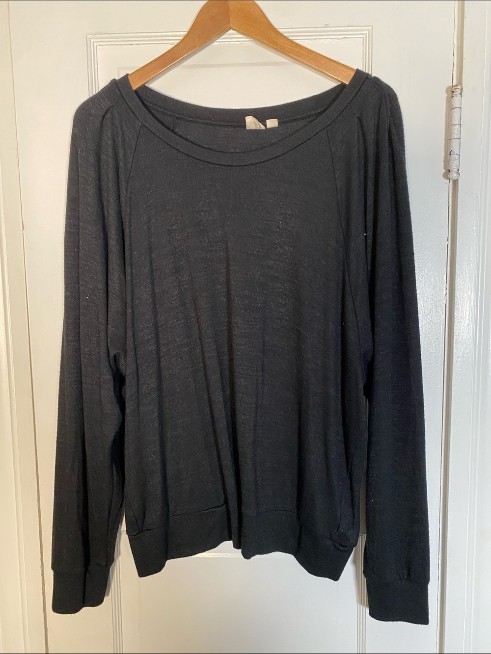 GAP Black Scoop-Neck Lightweight Pullover sweater size large